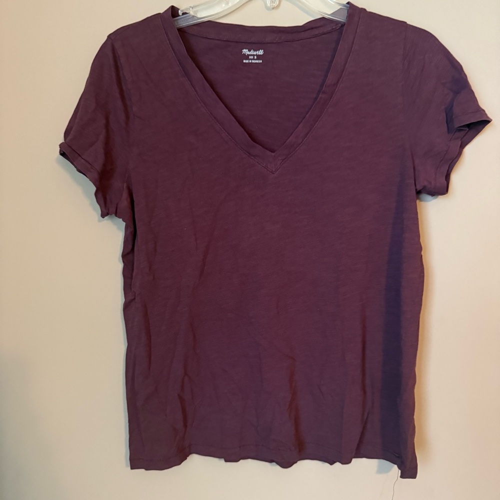 Madewell Plum Relaxed V-Neck Tee Size small women’s basic shirt everyday